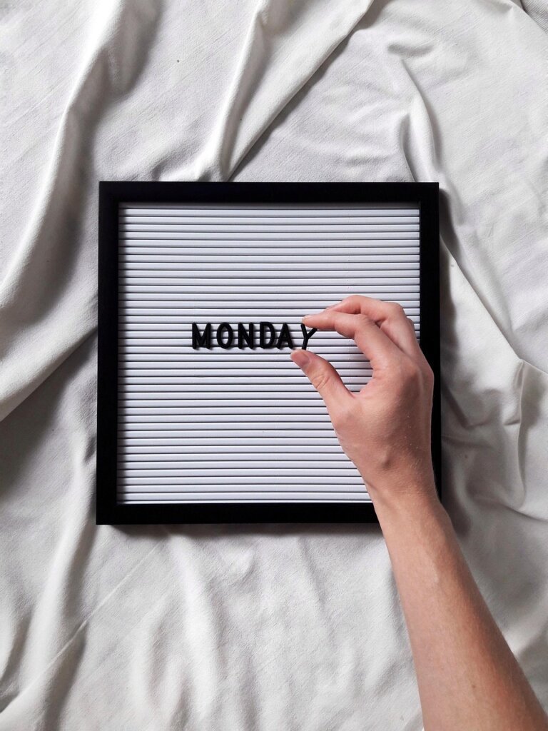 calendar with sponge replacement reminder marked