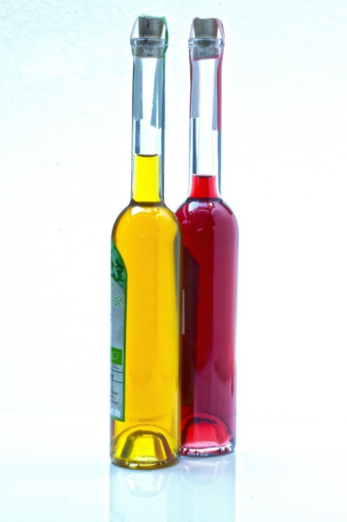 split comparison of lemon and vinegar cleaning methods for microwave